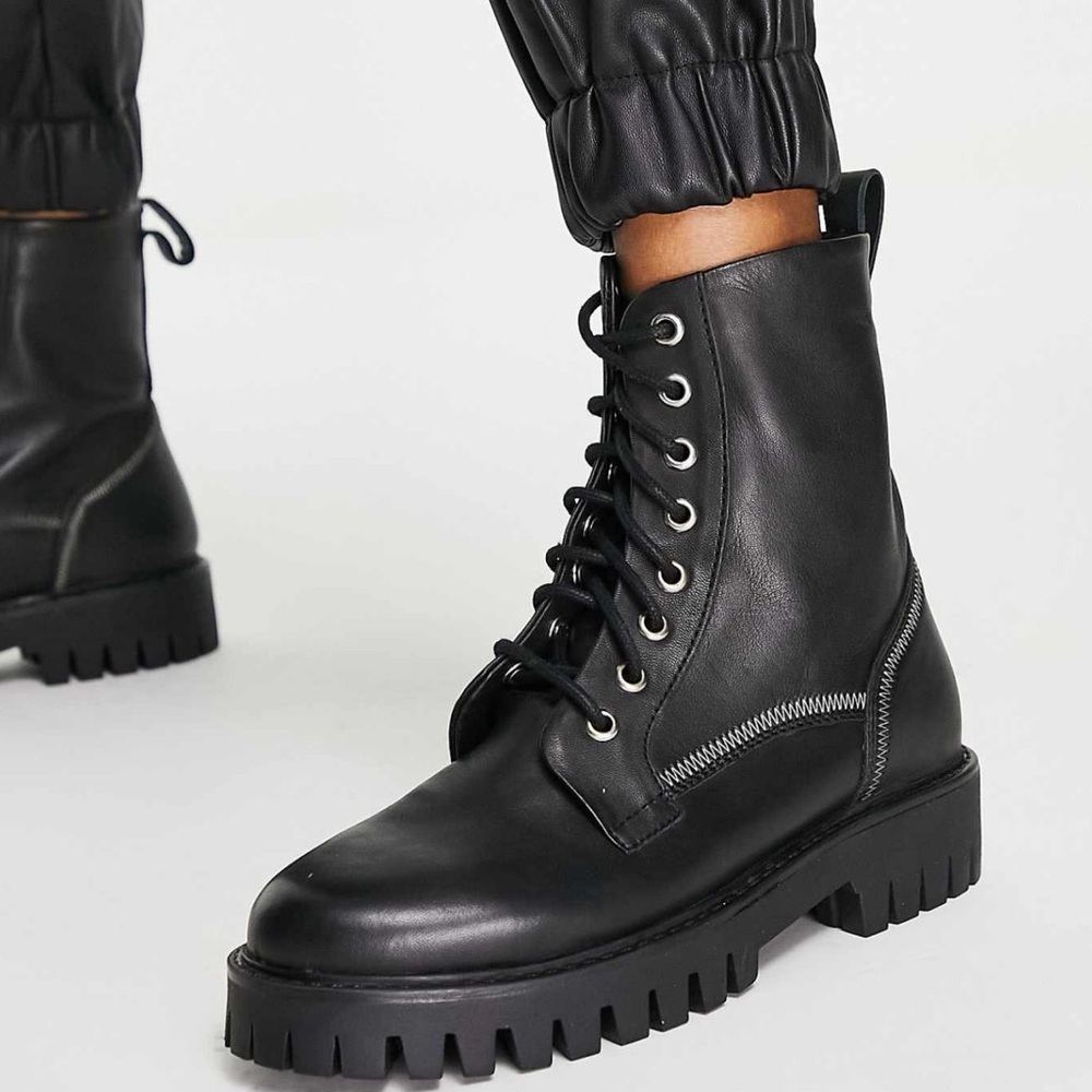 NWOT  ASOS BRAND ASRA GENUINE LEATHER BOOTS 9.5